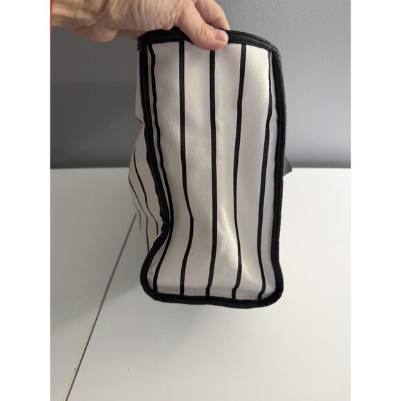 Betsey Johnson White/Black Stripe W/ Pink Quilted Hearts/Bow large Tote Bag - Picture 6 of 11